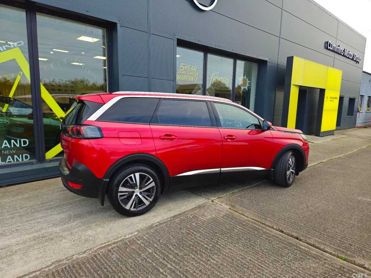 Peugeot 5008 MPV, Diesel, 2021, Red