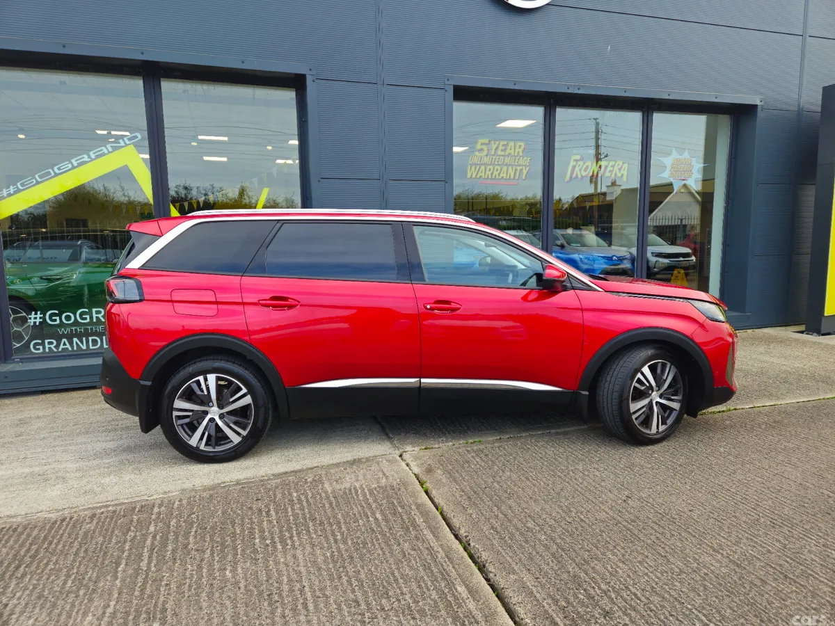 Peugeot 5008 MPV, Diesel, 2021, Red