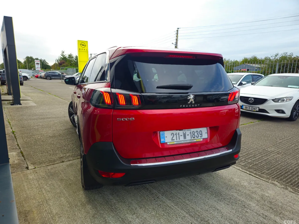 Peugeot 5008 MPV, Diesel, 2021, Red