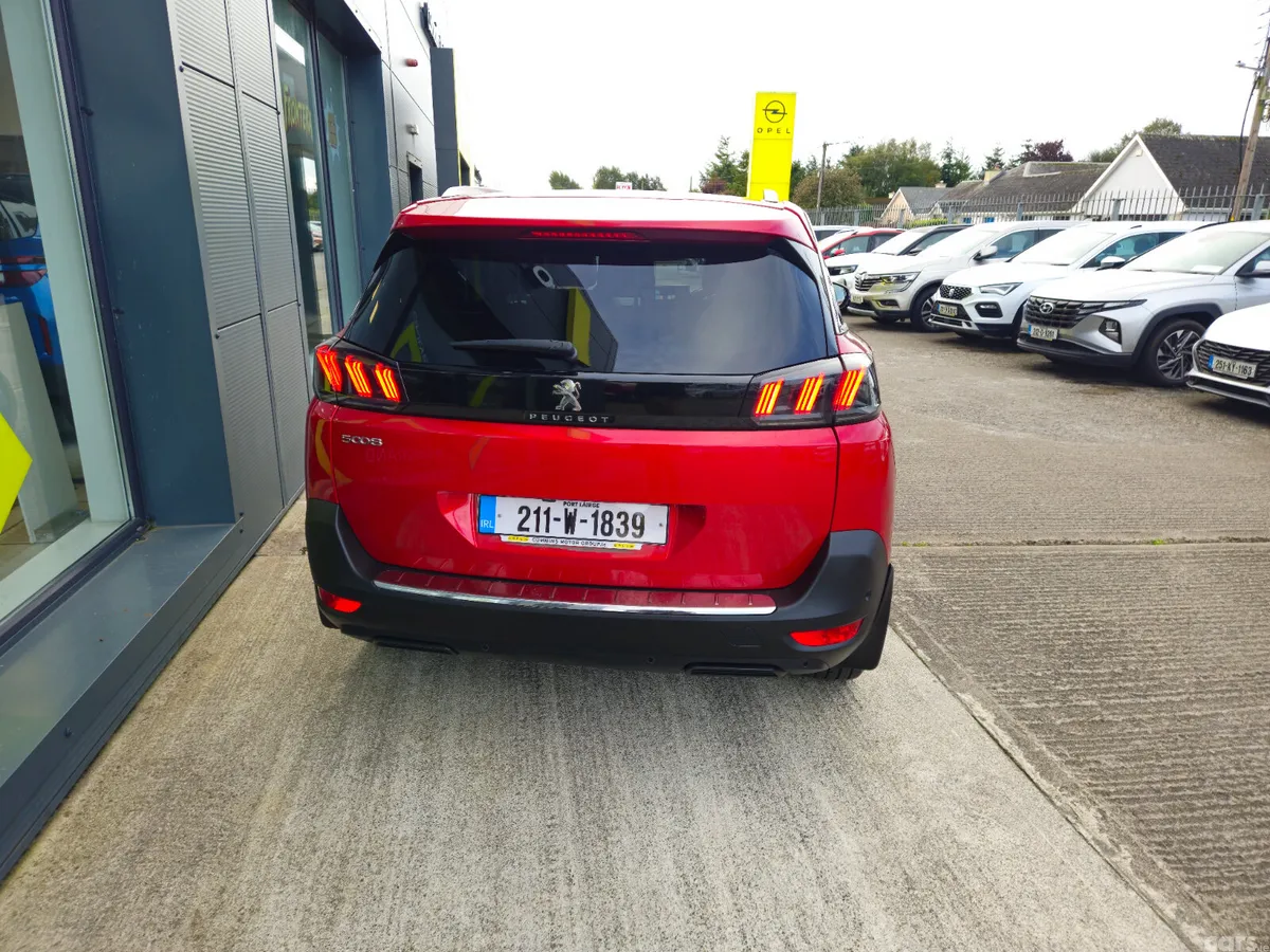 Peugeot 5008 MPV, Diesel, 2021, Red