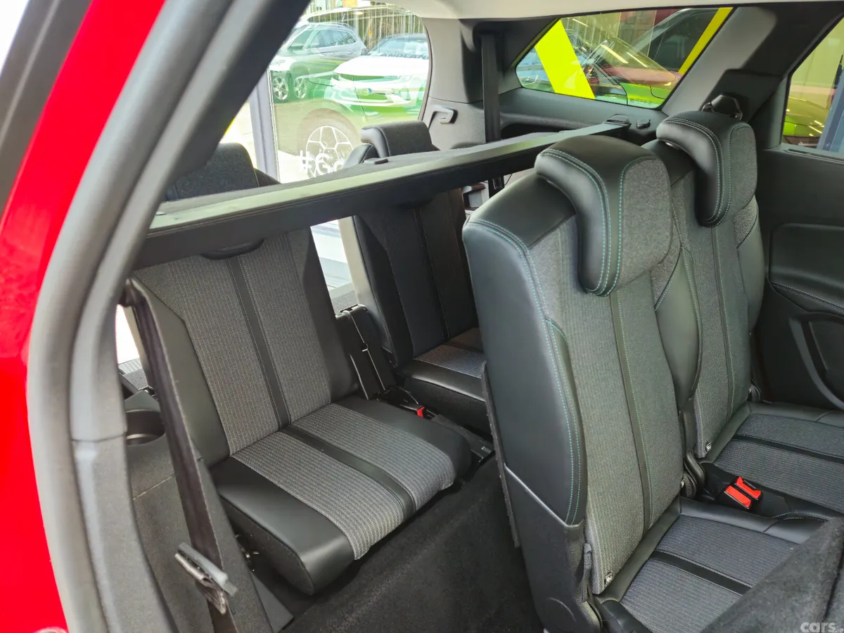 Peugeot 5008 MPV, Diesel, 2021, Red