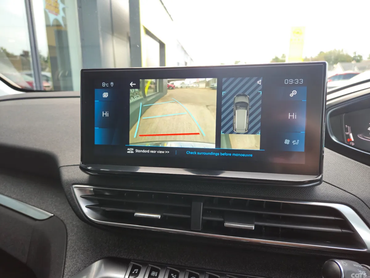 Peugeot 5008 MPV, Diesel, 2021, Red