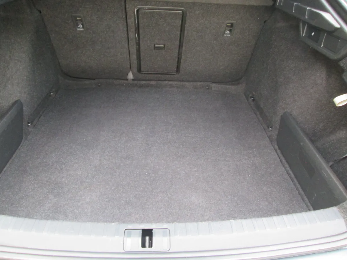 Skoda Octavia Hatchback, Diesel, 2021, Grey