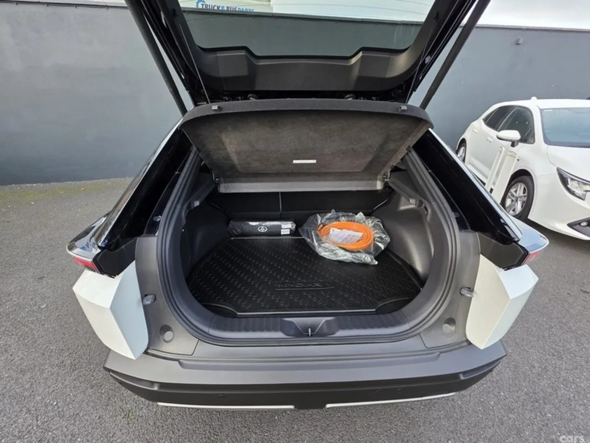 Toyota C-HR Estate, Electric, 2026, White