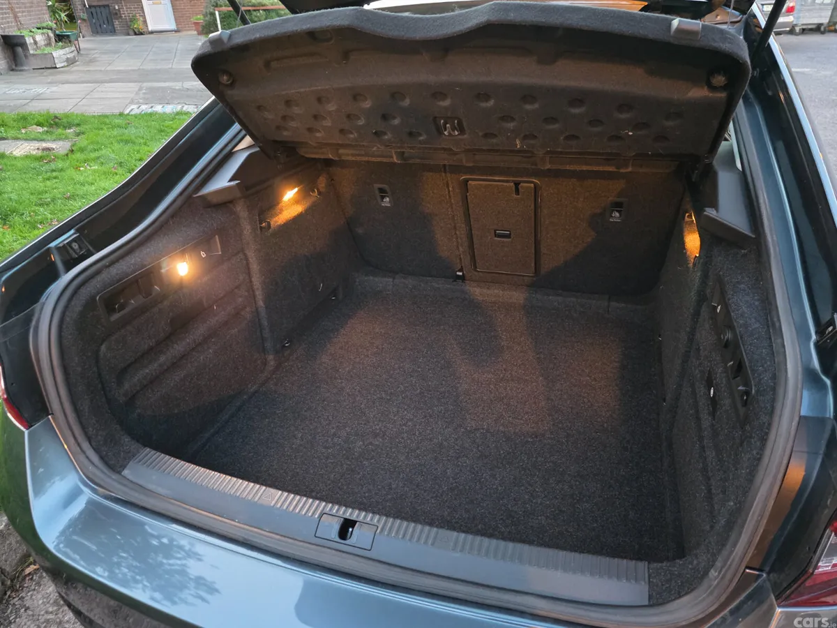 Skoda Superb Saloon, Diesel, 2017, Grey