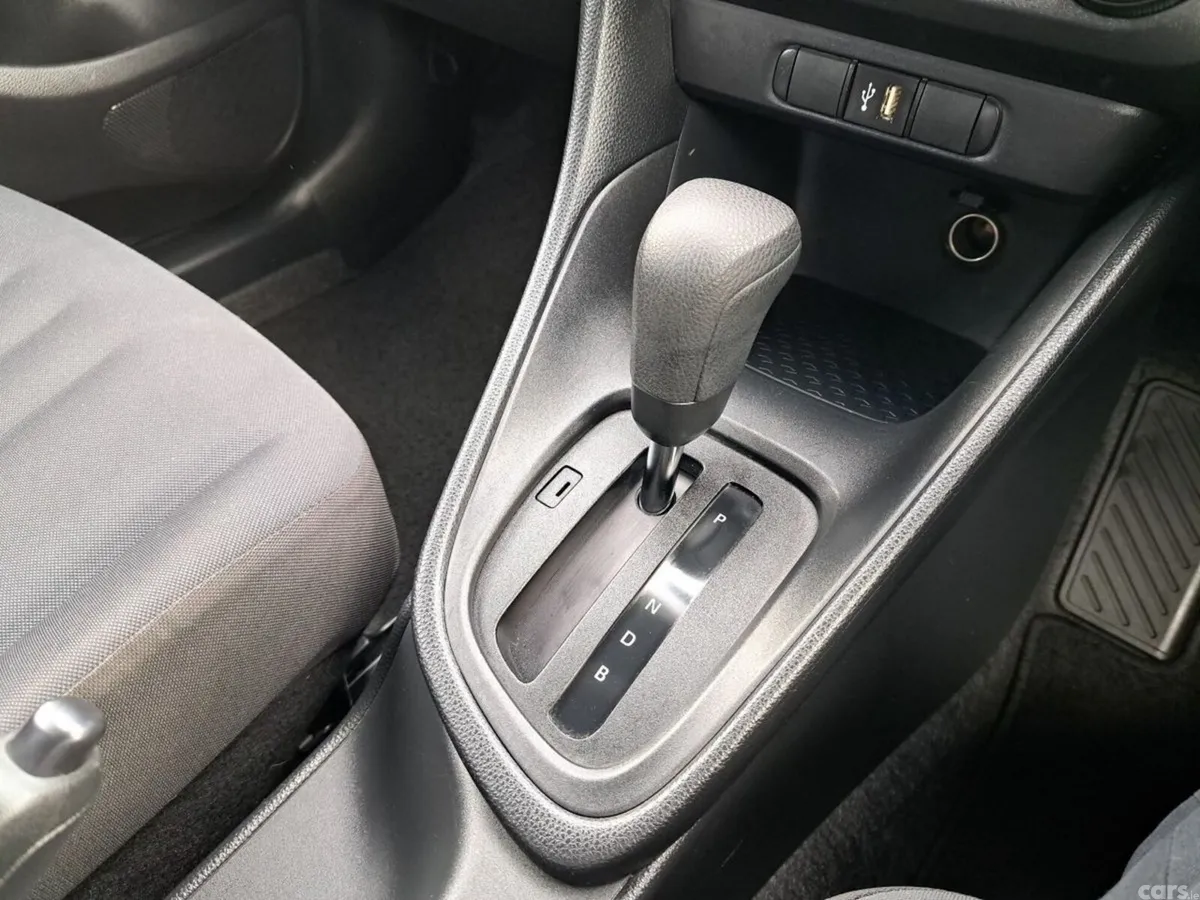 Toyota Yaris Hatchback, Petrol, 2021, White