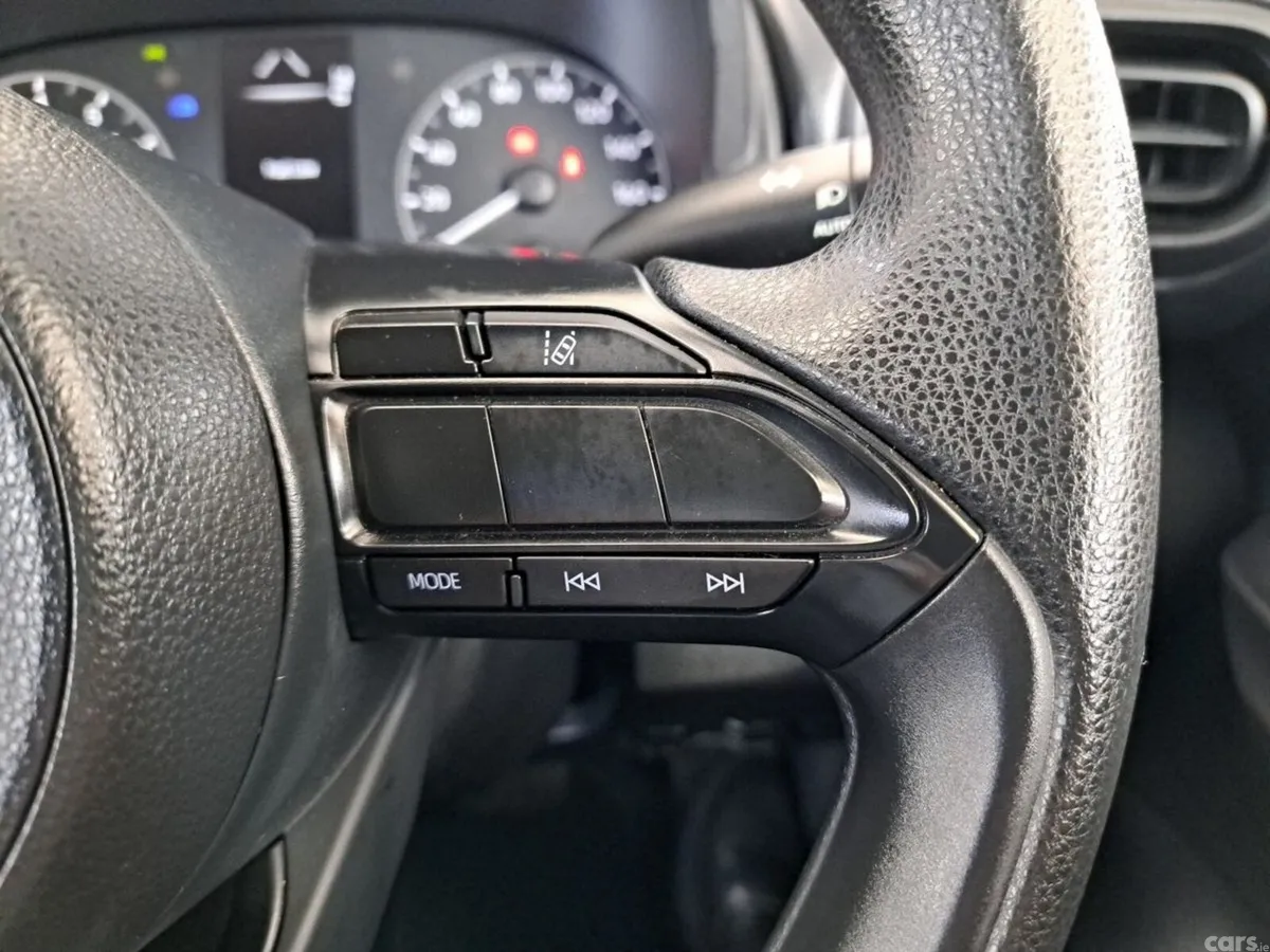 Toyota Yaris Hatchback, Petrol, 2021, White
