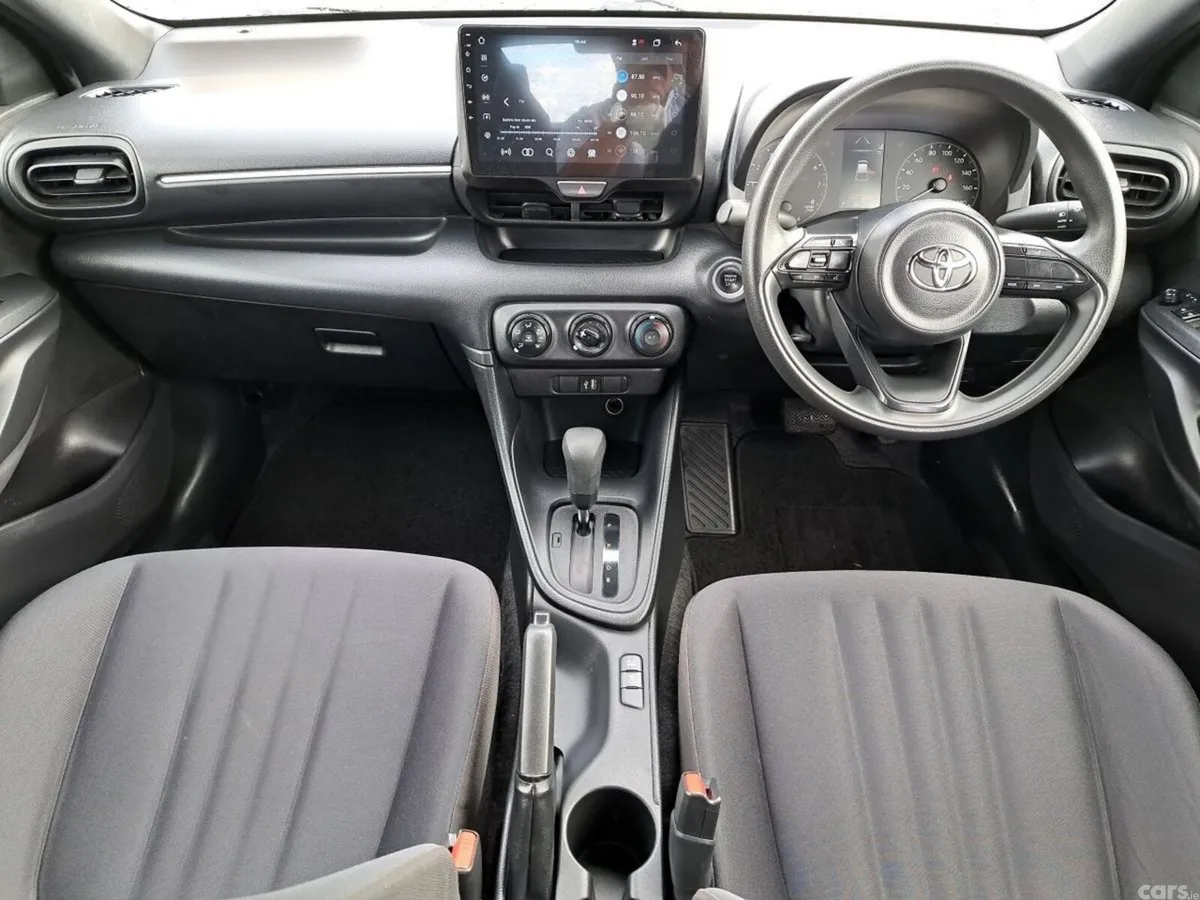 Toyota Yaris Hatchback, Petrol, 2021, White