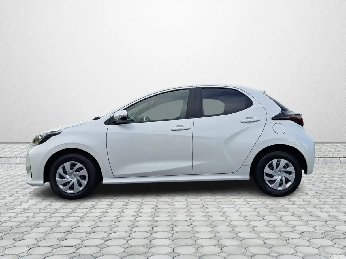 Toyota Yaris Hatchback, Petrol, 2021, White