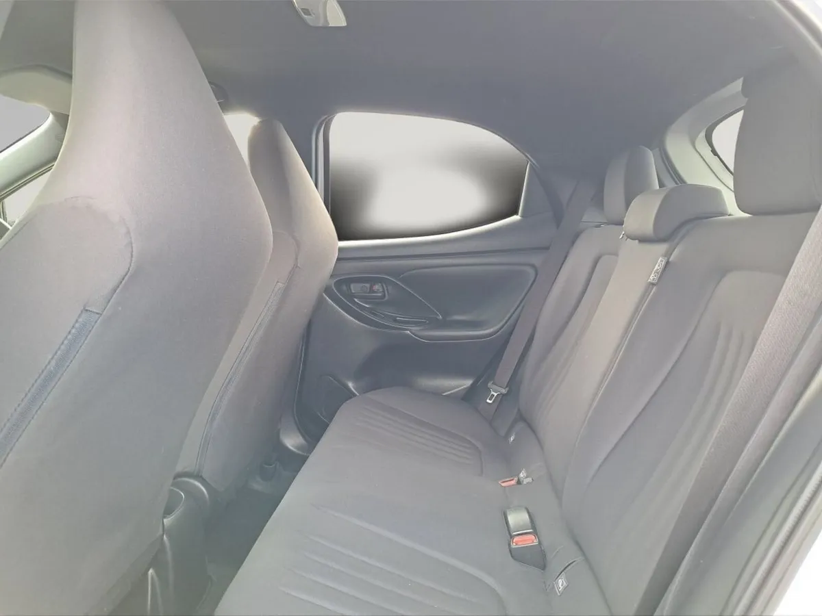 Toyota Yaris Hatchback, Petrol, 2021, White