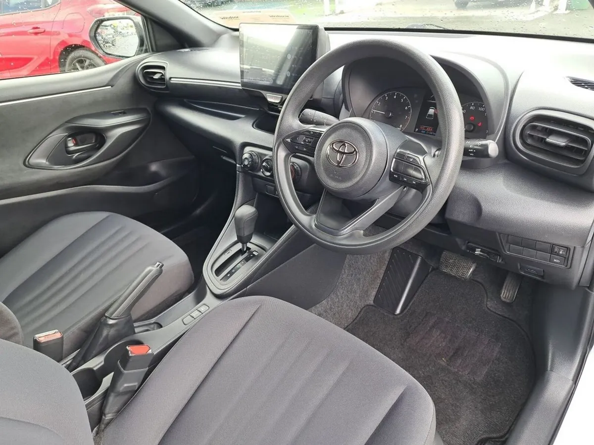 Toyota Yaris Hatchback, Petrol, 2021, White