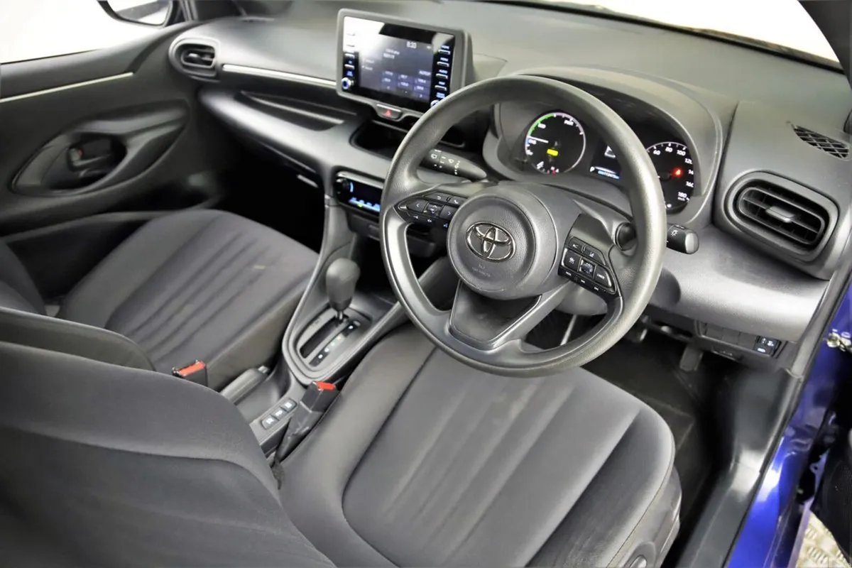 Toyota Yaris Hatchback, Petrol Hybrid, 2022, Blue