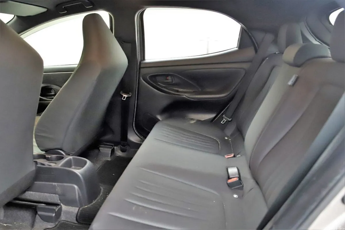 Toyota Yaris Hatchback, Petrol Hybrid, 2022, Blue