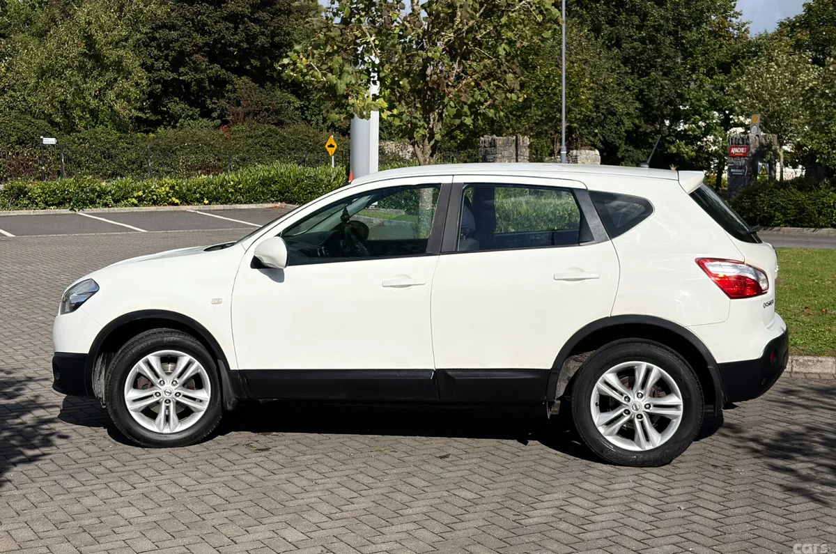 Nissan Qashqai Hatchback, Diesel, 2011, White