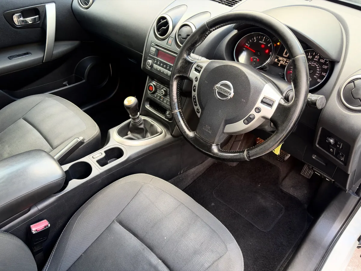 Nissan Qashqai Hatchback, Diesel, 2011, White