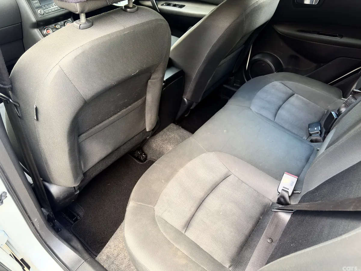 Nissan Qashqai Hatchback, Diesel, 2011, White
