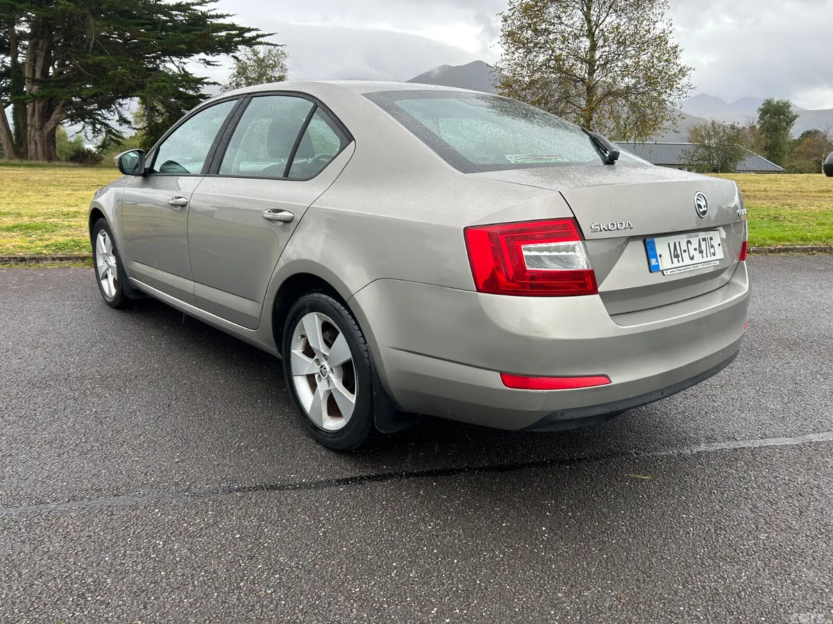 Skoda Octavia Saloon, Diesel, 2014, Beige