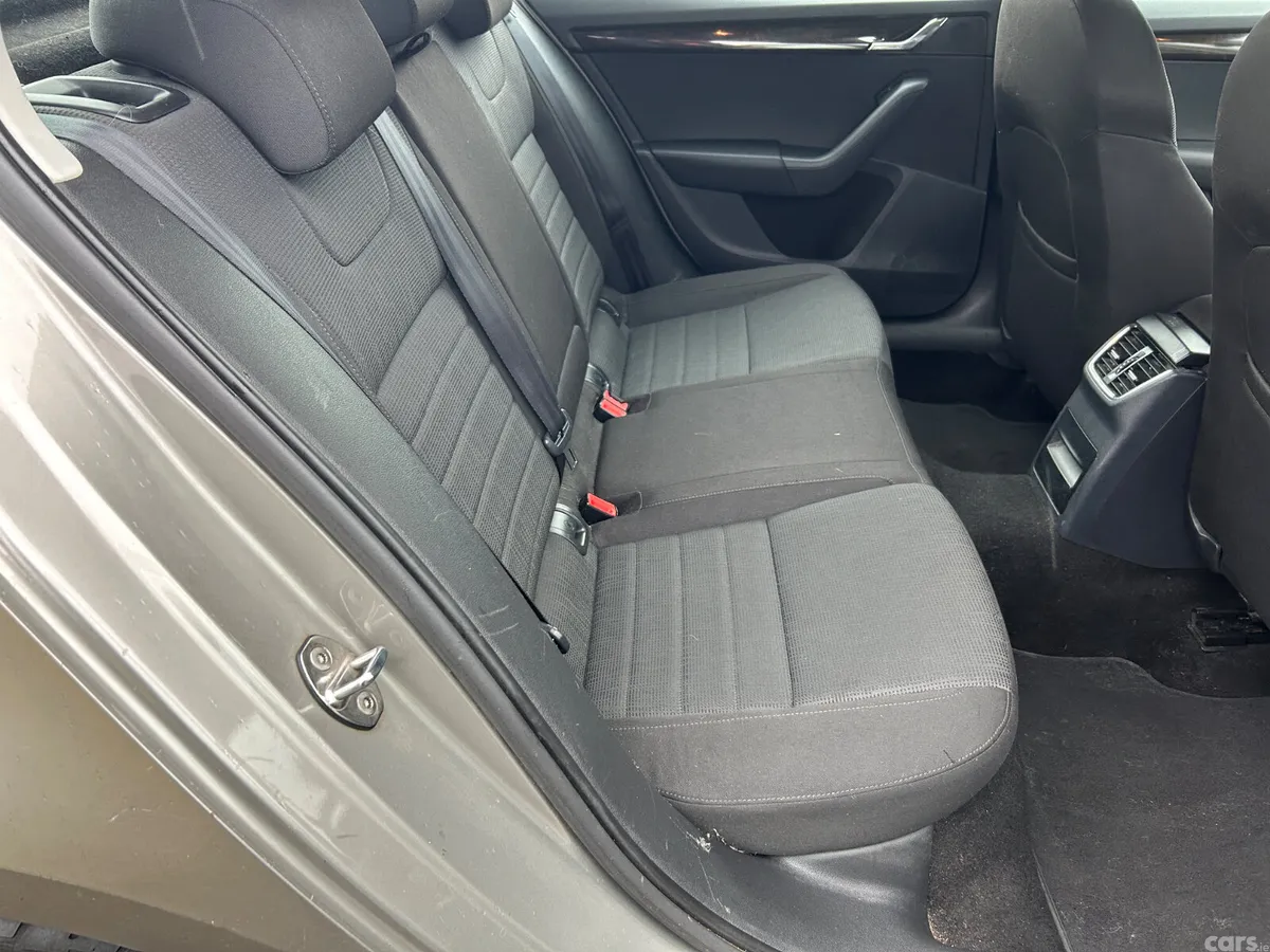 Skoda Octavia Saloon, Diesel, 2014, Beige