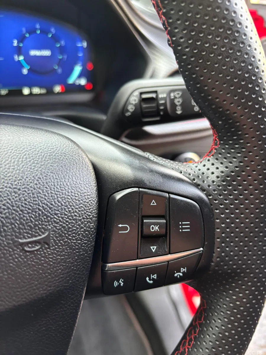 Ford Puma MPV, Petrol Hybrid, 2022, Red