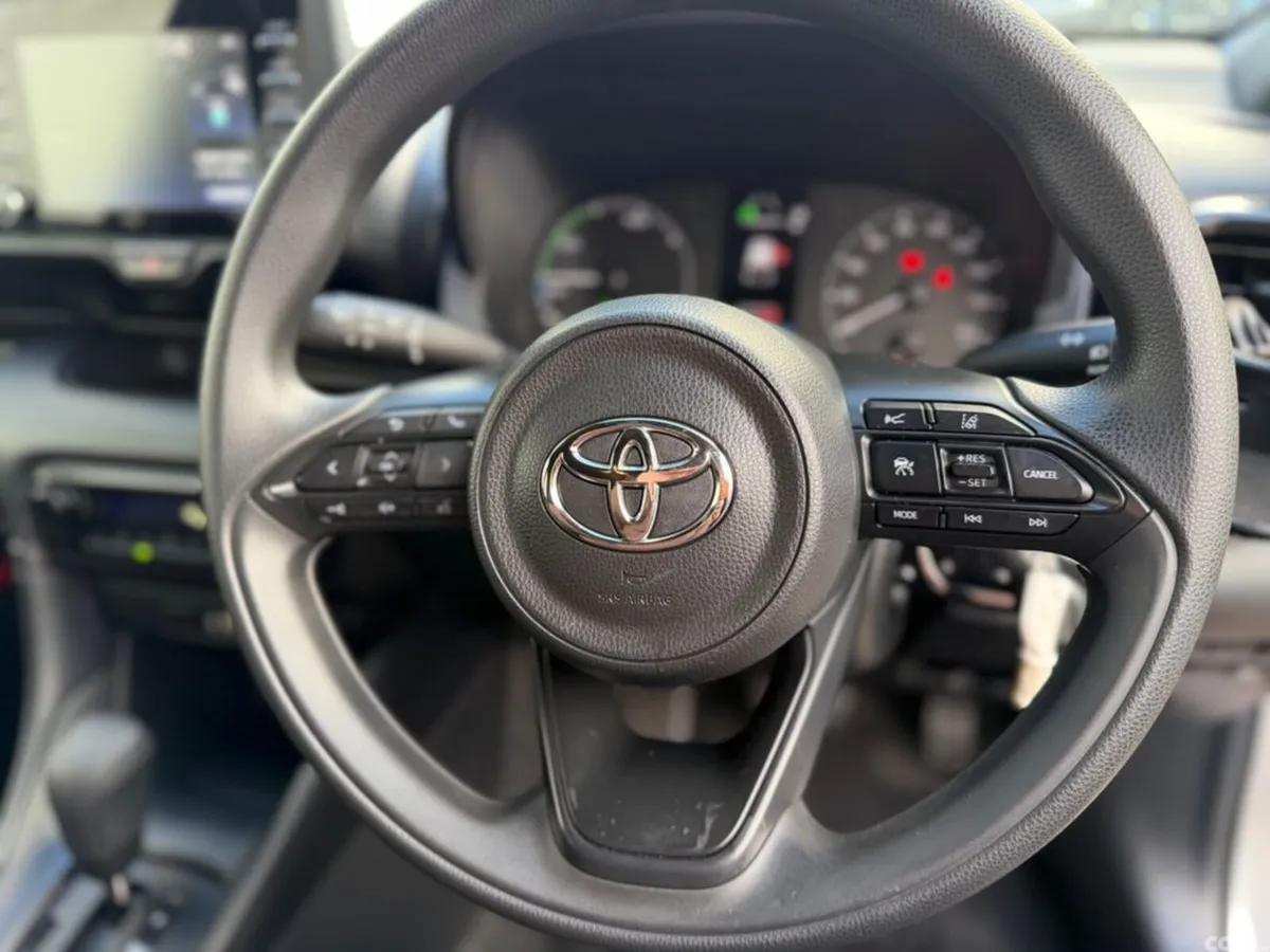 Toyota Yaris Hatchback, Petrol Hybrid, 2020, Silver