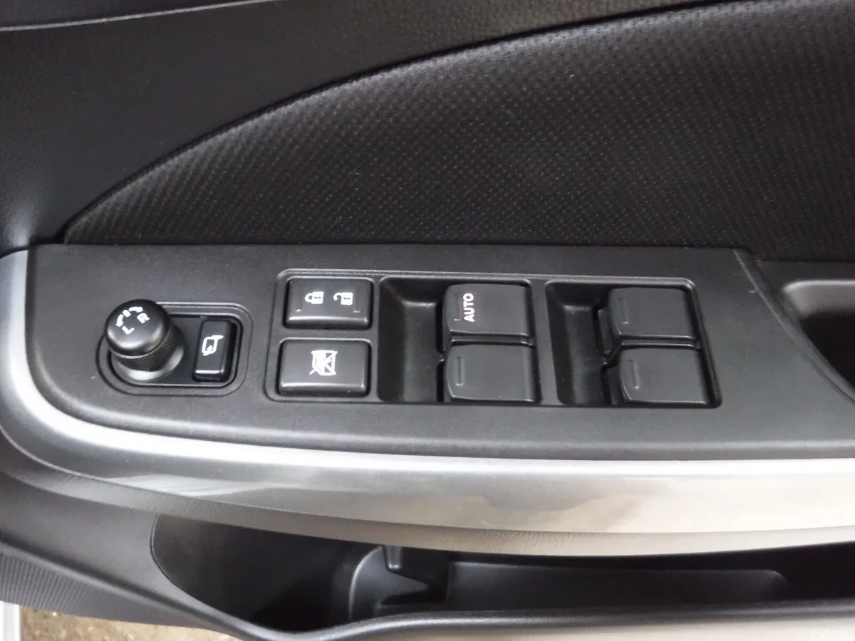 Suzuki Swift Hatchback, Petrol, 2023, Silver