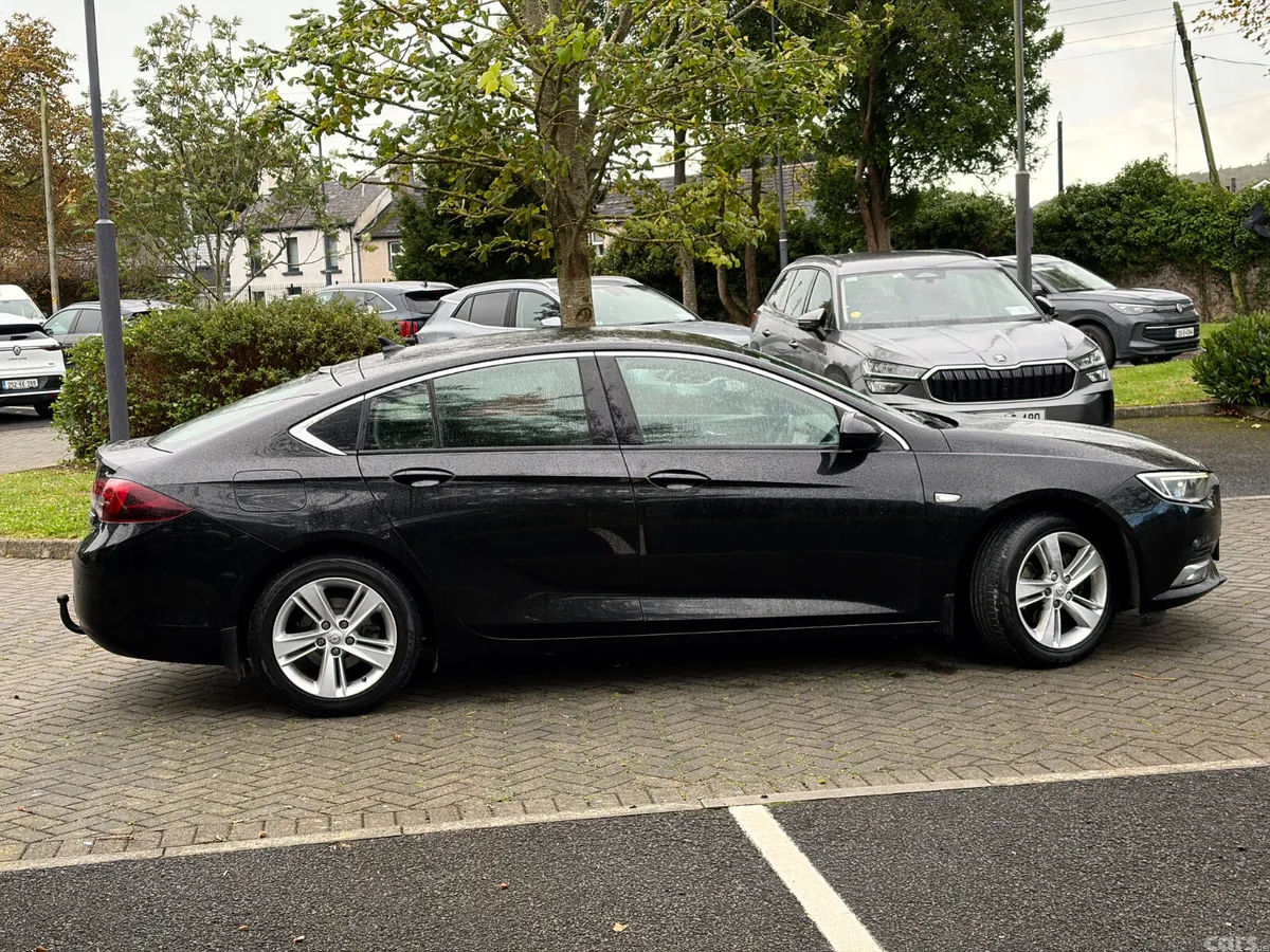 Opel Insignia Hatchback, Diesel, 2019, Black