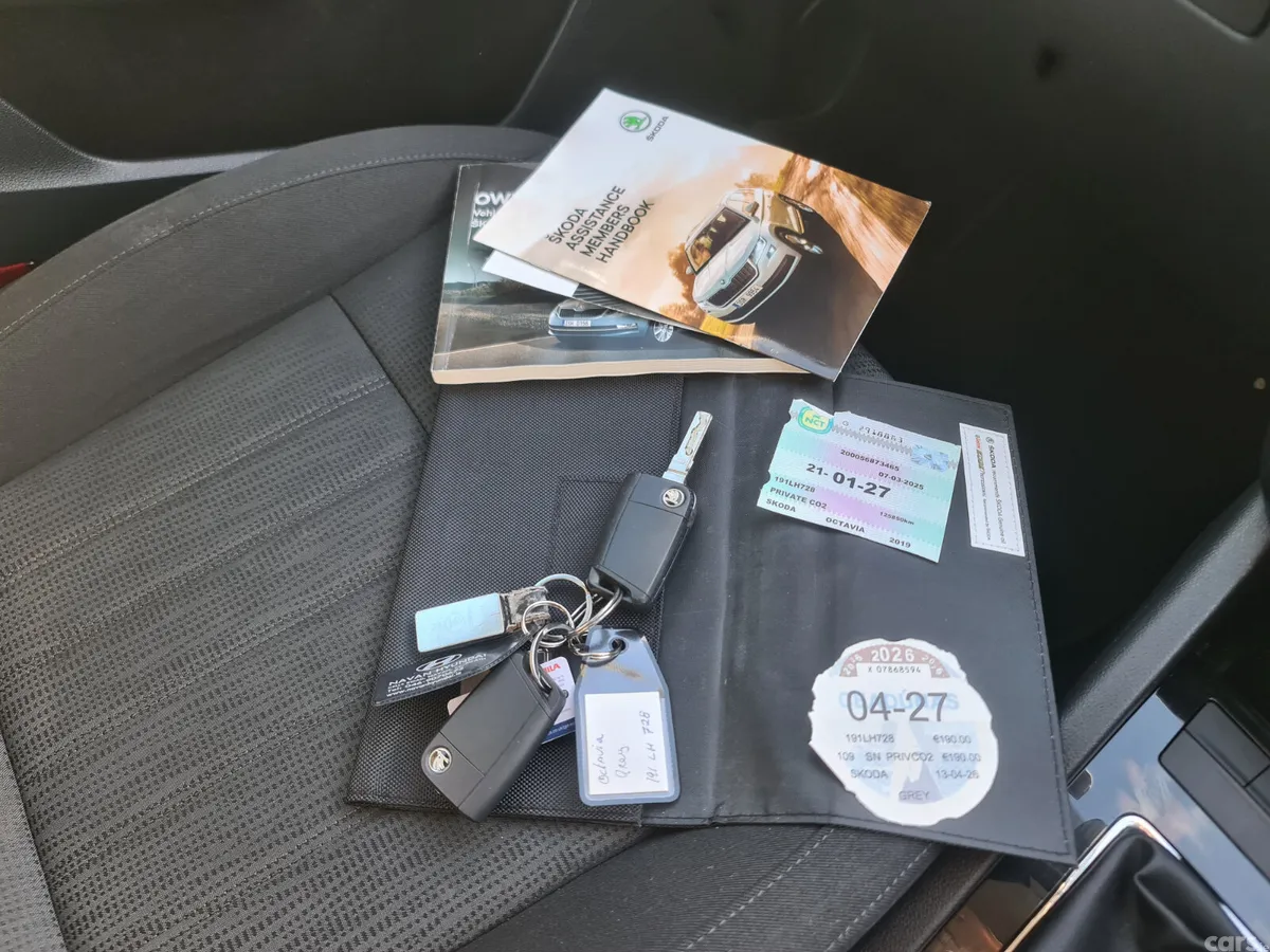 Skoda Octavia Saloon, Diesel, 2019, Grey
