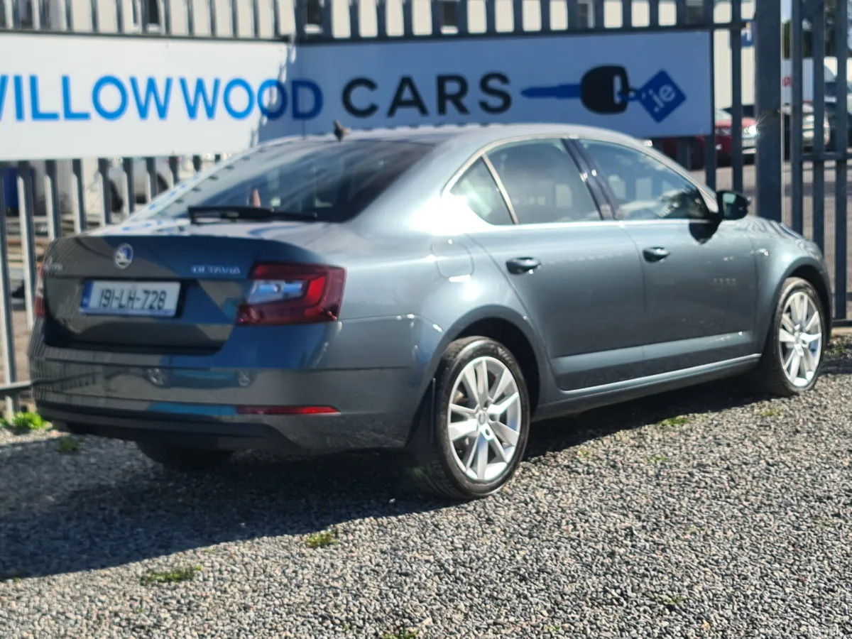Skoda Octavia Saloon, Diesel, 2019, Grey