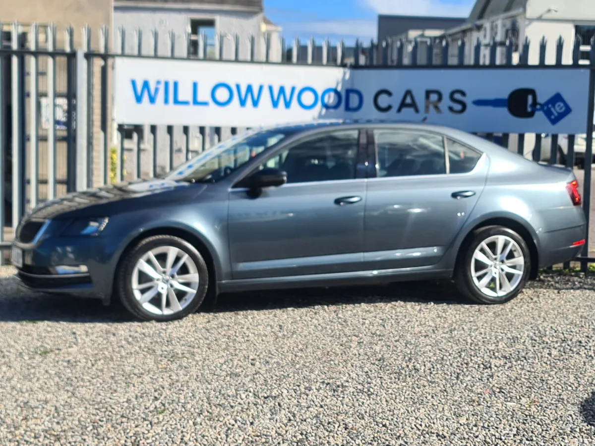 Skoda Octavia Saloon, Diesel, 2019, Grey