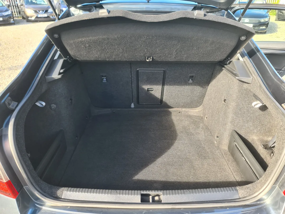 Skoda Octavia Saloon, Diesel, 2019, Grey