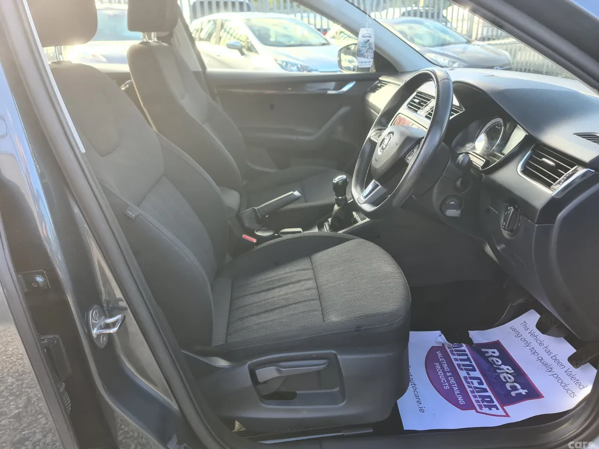 Skoda Octavia Saloon, Diesel, 2019, Grey