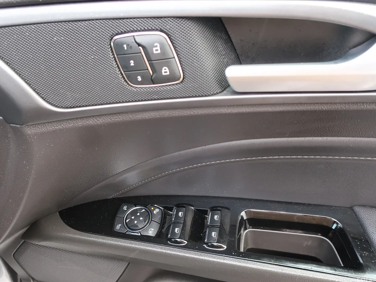 Ford Mondeo Hatchback, Diesel, 2018, Grey