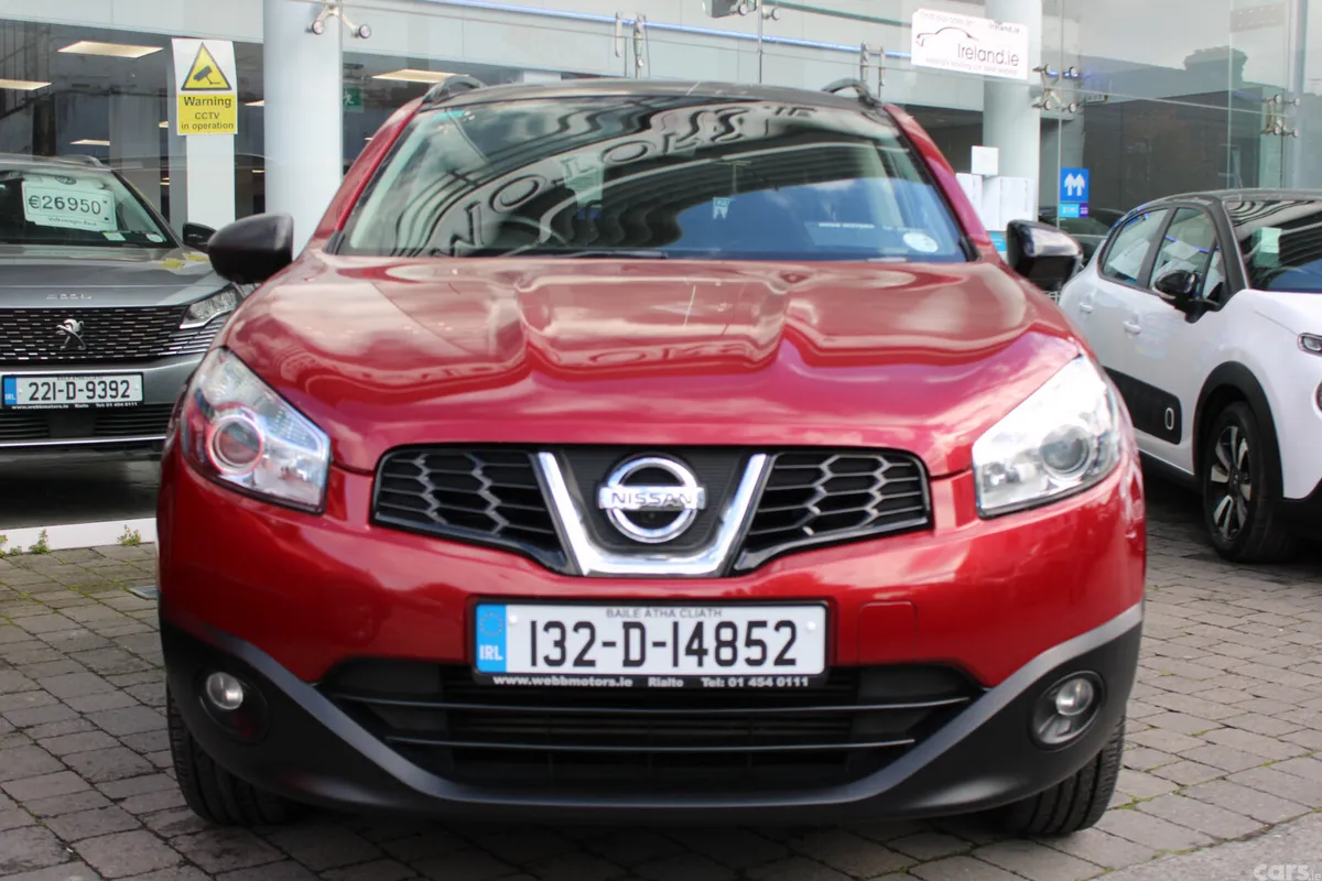 Nissan Qashqai+2 MPV, Diesel, 2013, Red