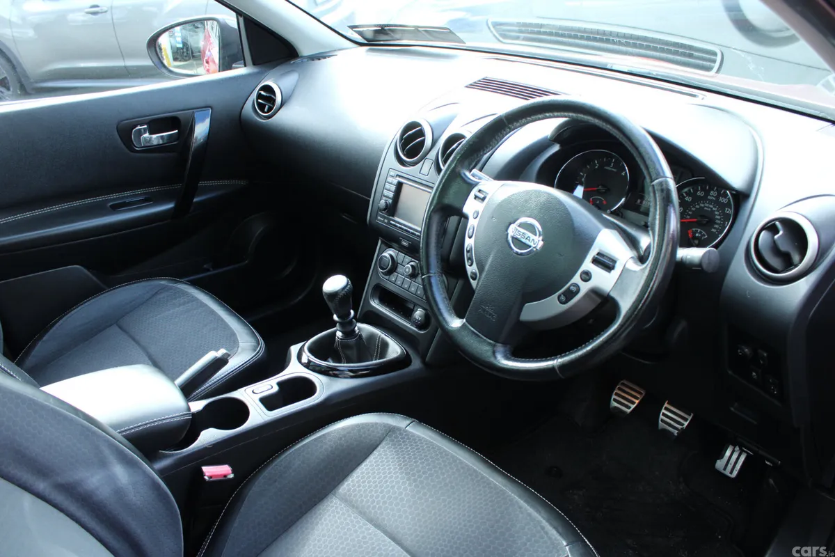 Nissan Qashqai+2 MPV, Diesel, 2013, Red