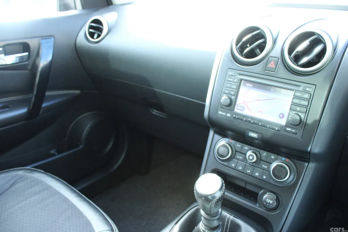 Nissan Qashqai+2 MPV, Diesel, 2013, Red