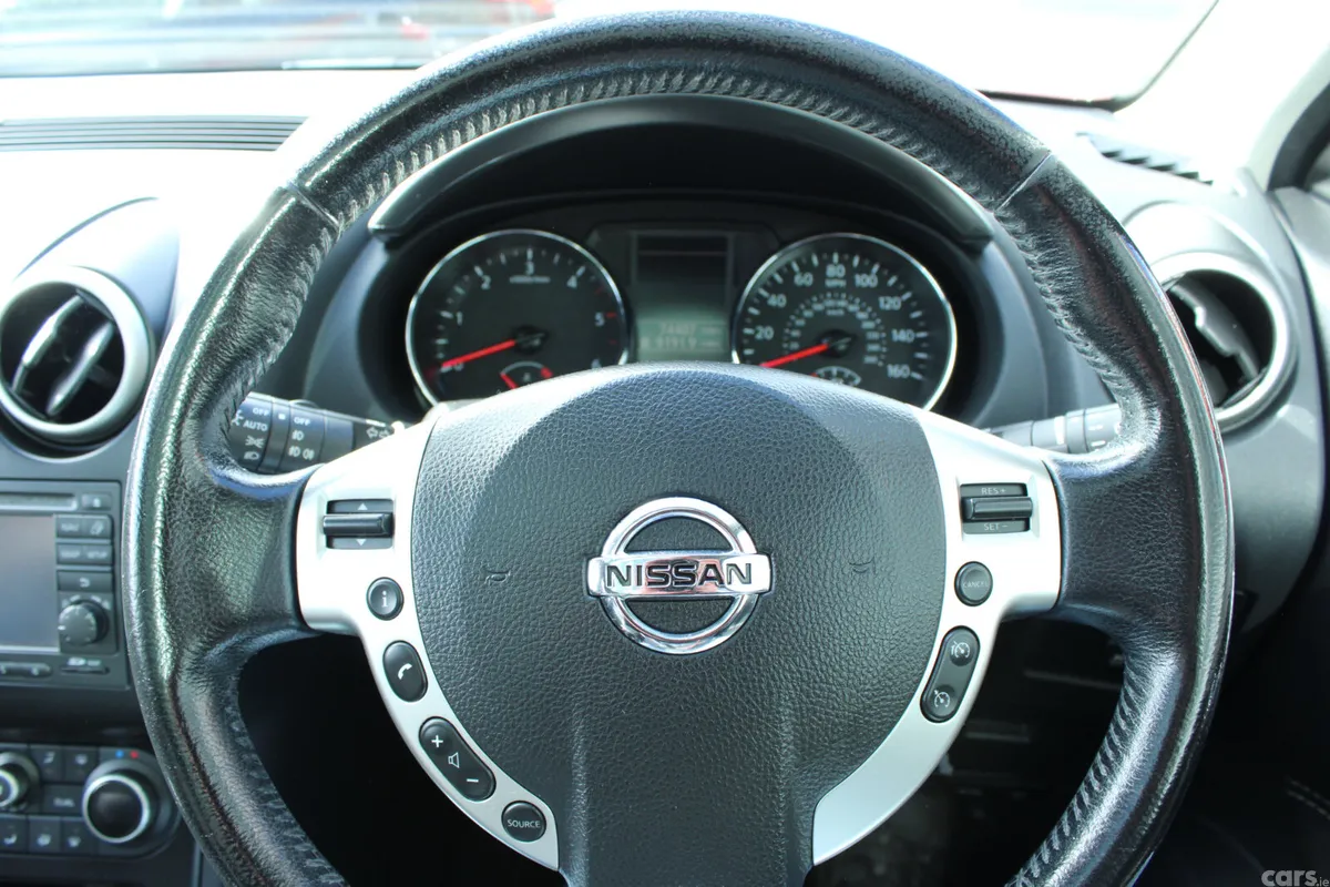 Nissan Qashqai+2 MPV, Diesel, 2013, Red