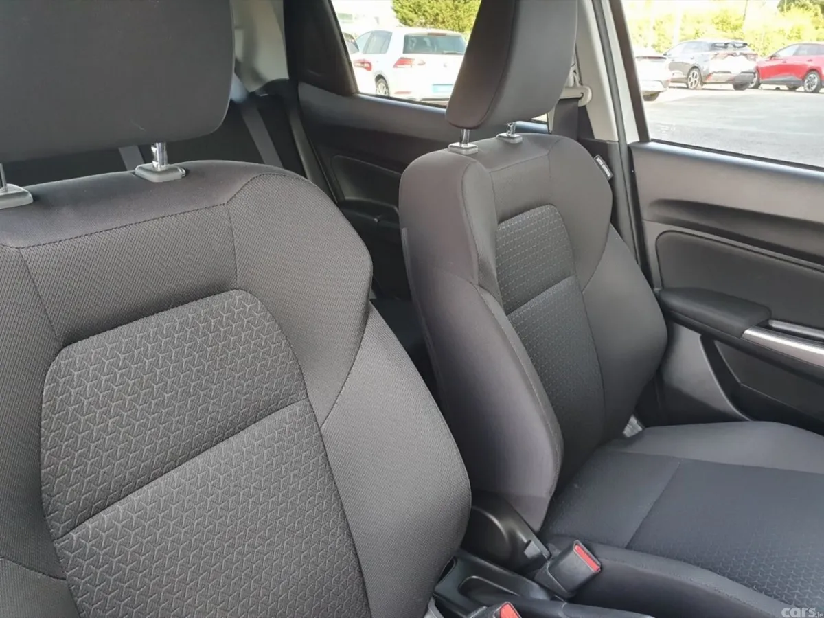 Suzuki Swift Hatchback, Petrol, 2022, White