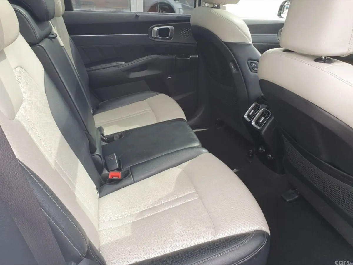 Kia Sorento SUV, Petrol Plug-in Hybrid, 2022, White