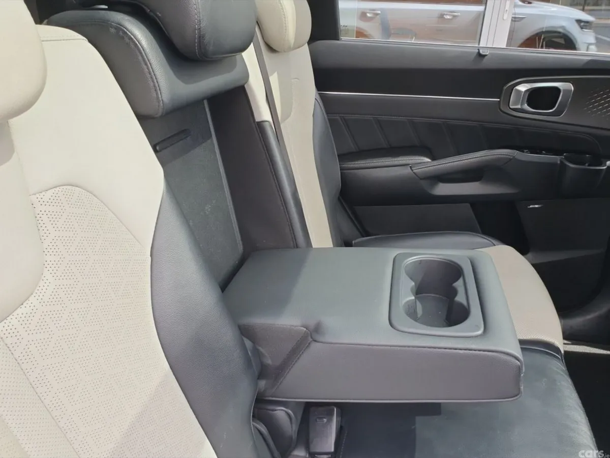 Kia Sorento SUV, Petrol Plug-in Hybrid, 2022, White