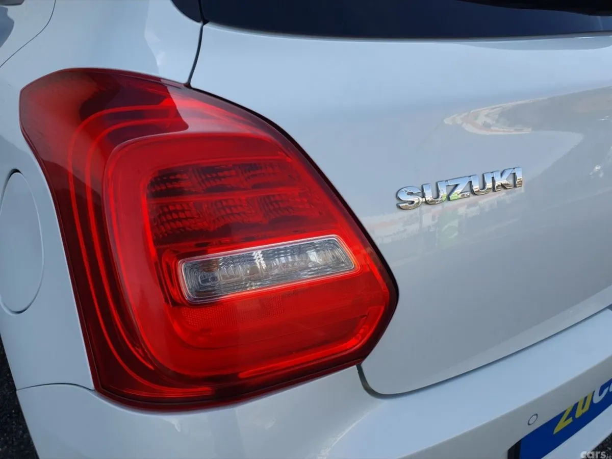 Suzuki Swift Hatchback, Petrol, 2022, White