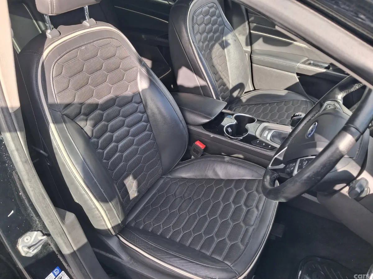 Ford Mondeo Saloon, Diesel, 2016, Black