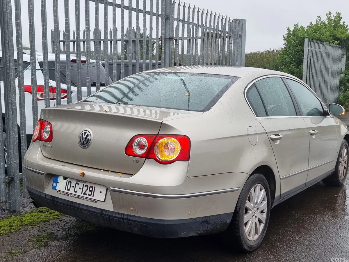 Volkswagen Passat Saloon, Petrol, 2010, Beige