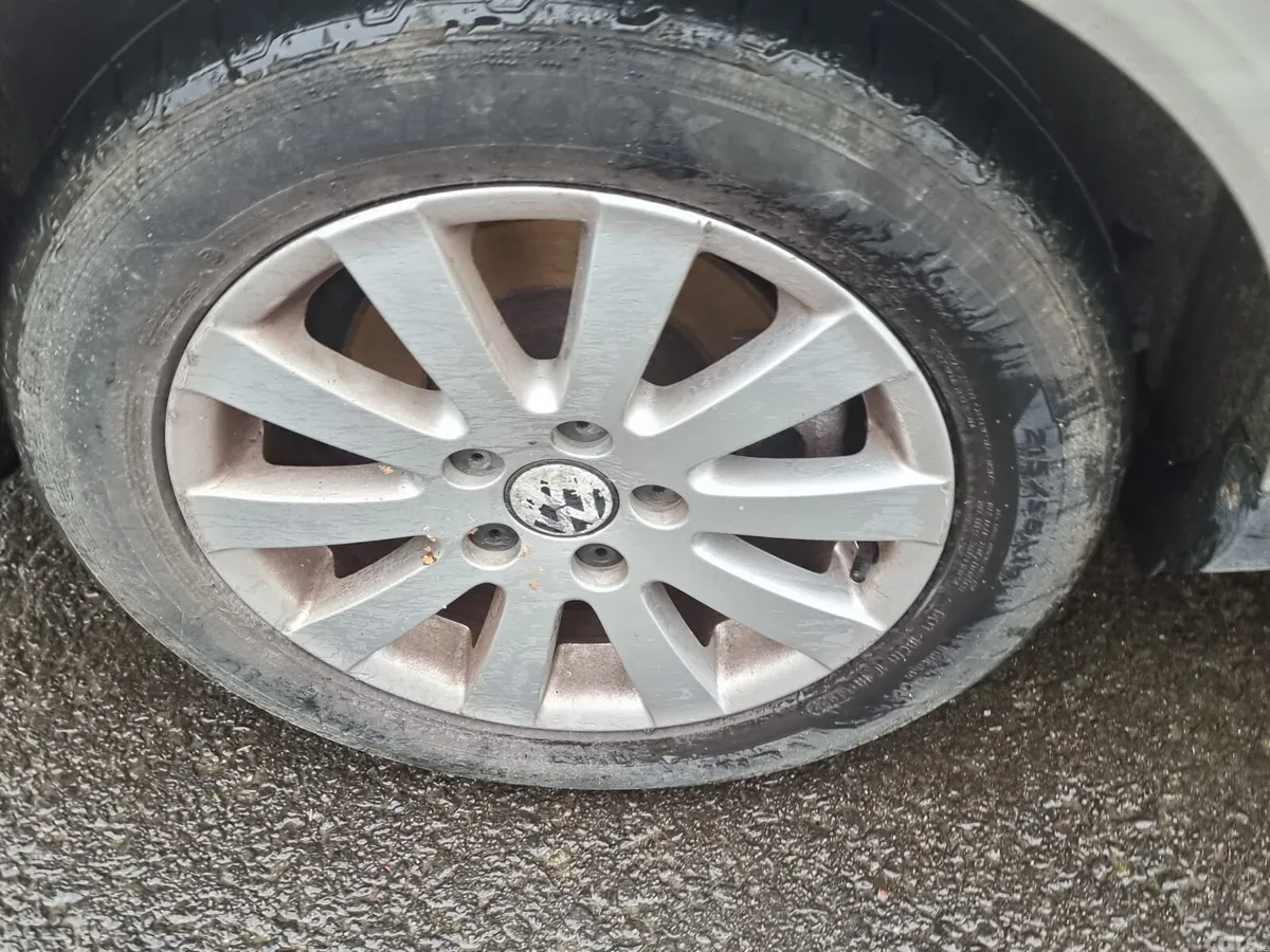 Volkswagen Passat Saloon, Petrol, 2010, Beige