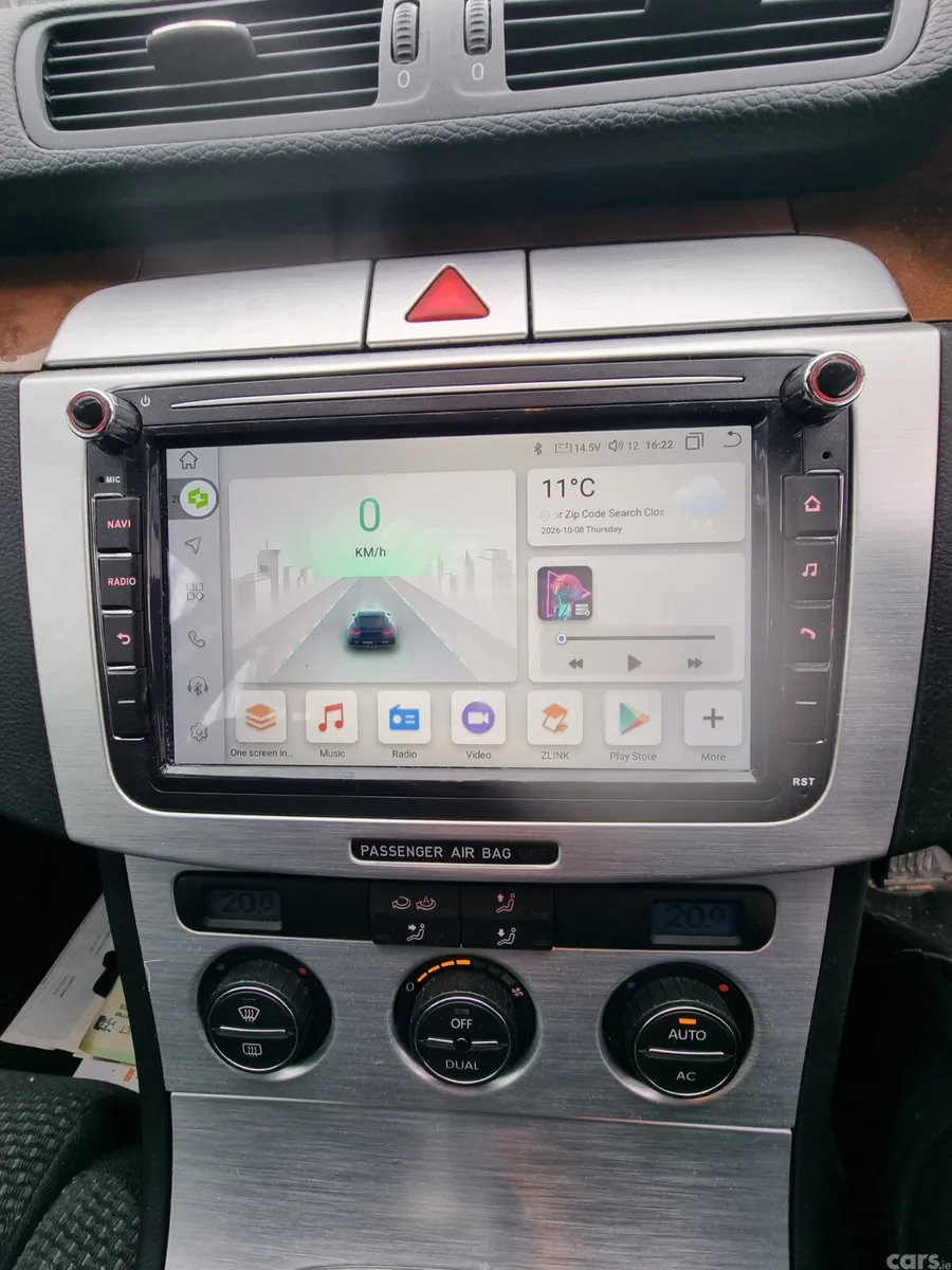Volkswagen Passat Saloon, Petrol, 2010, Beige