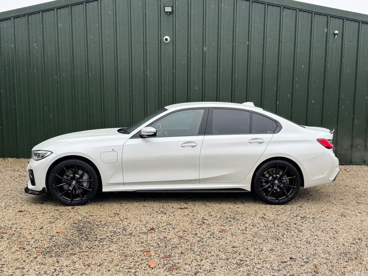 BMW 3-Series Saloon, Petrol Hybrid, 2021, White
