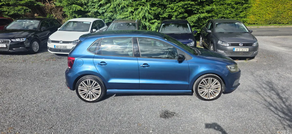 Volkswagen Polo Hatchback, Petrol, 2013, Blue