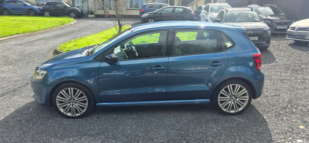 Volkswagen Polo Hatchback, Petrol, 2013, Blue