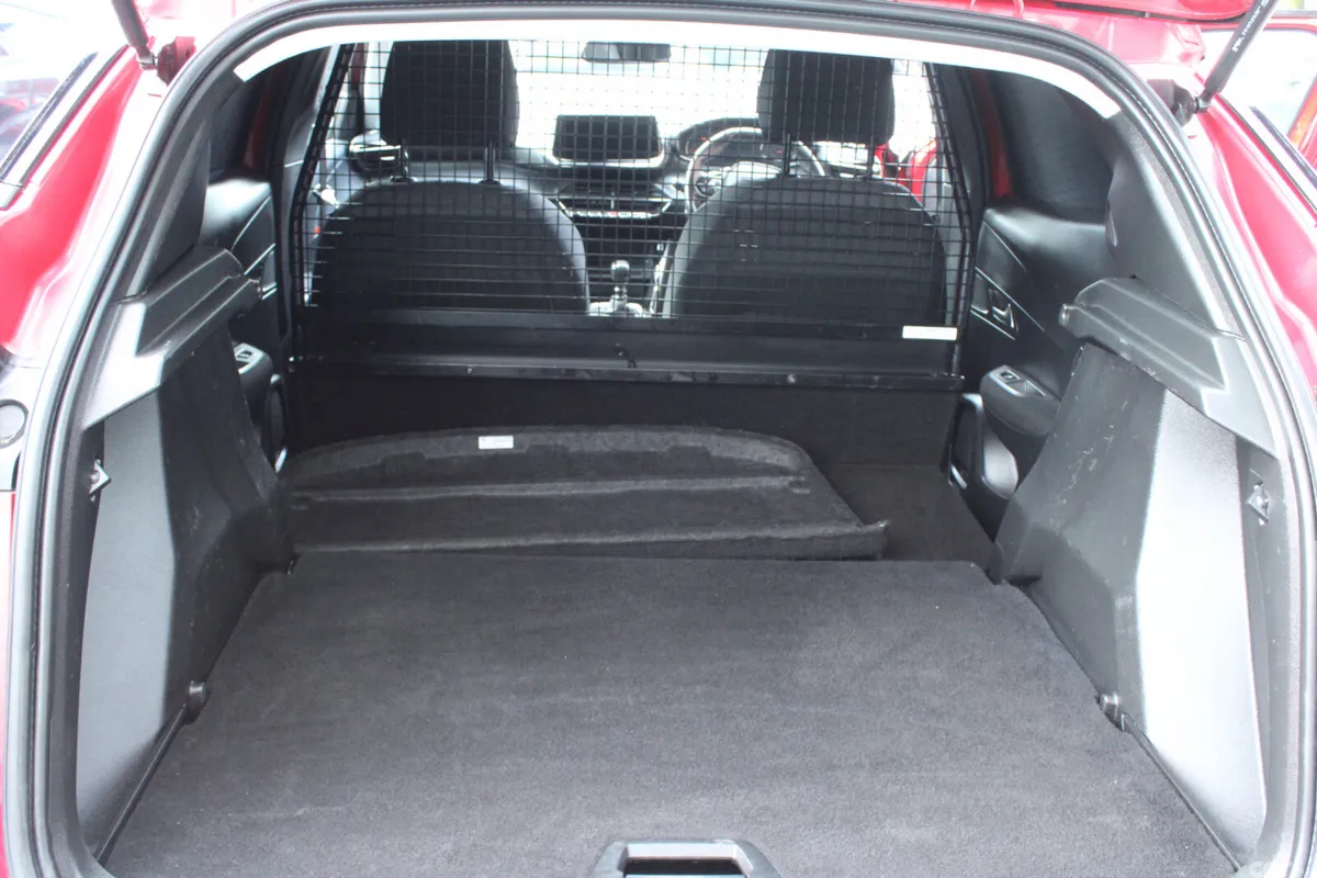 Peugeot 2008 Van, Diesel, 2022, Red