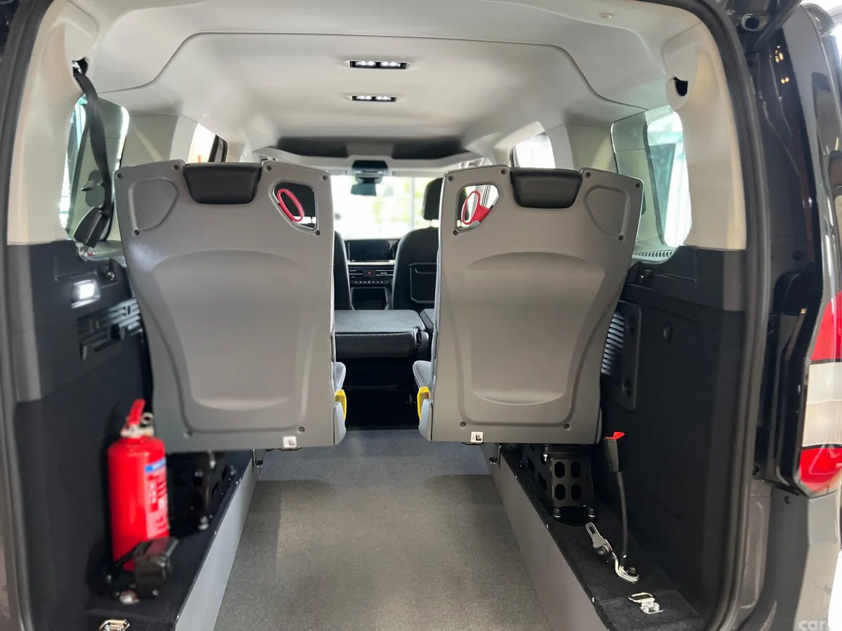 Ford Tourneo Connect MPV, Diesel, 2025, Grey