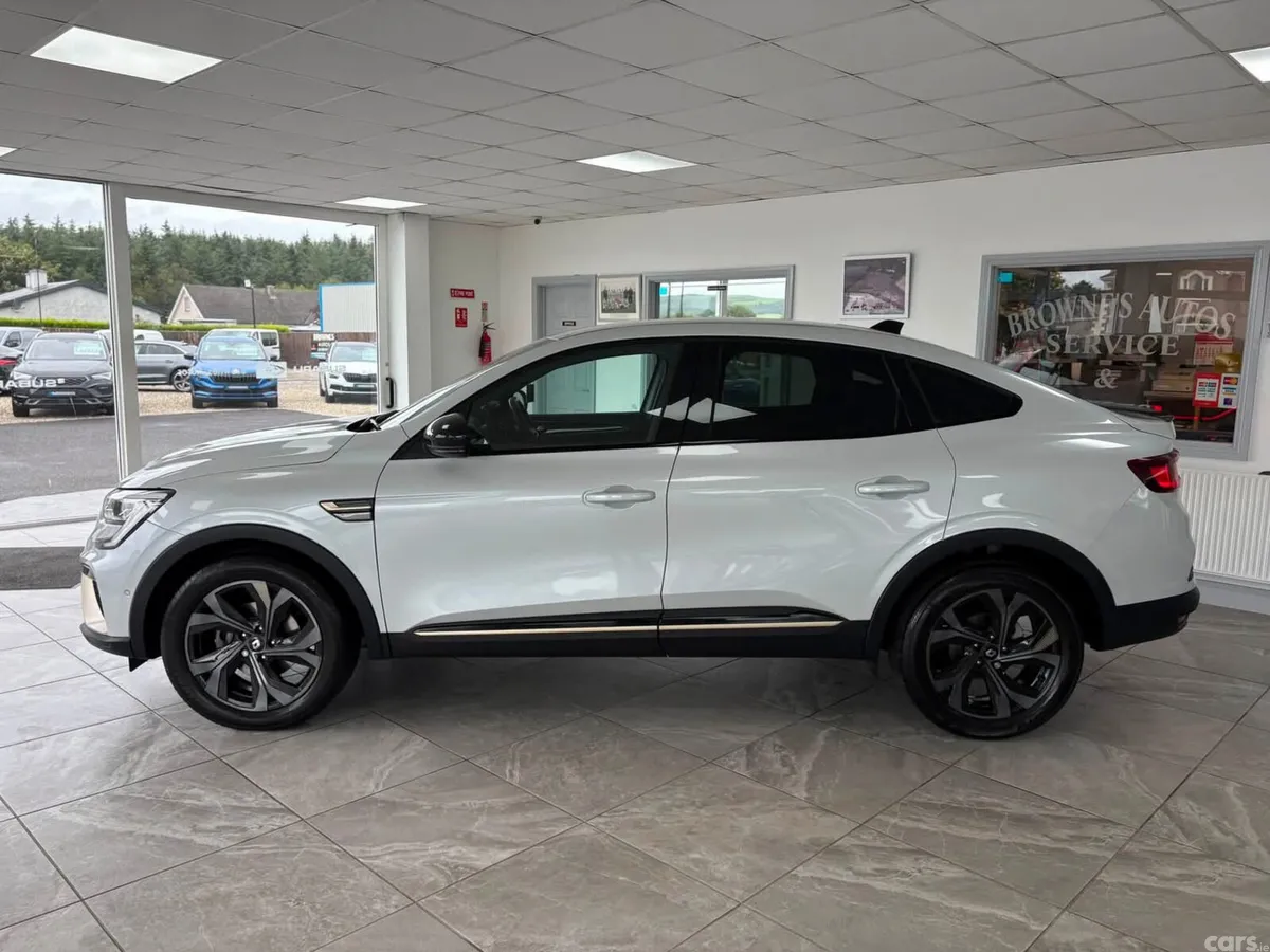 Renault Arkana SUV, Petrol Hybrid, 2023, White